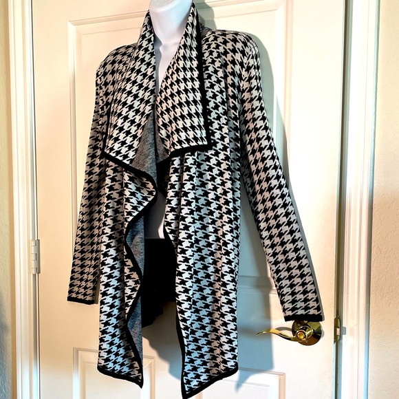 Sweaters - Black🖤 & 🤍White Houndstooth Cardigan